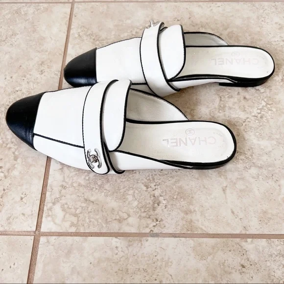 Authentic Chanel lambskin cc lock mules size 39 - Picture 10 of 12